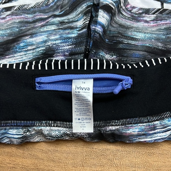 Lot of 2 Ivivva shorts size 14 with built in liner - Picture 10 of 10